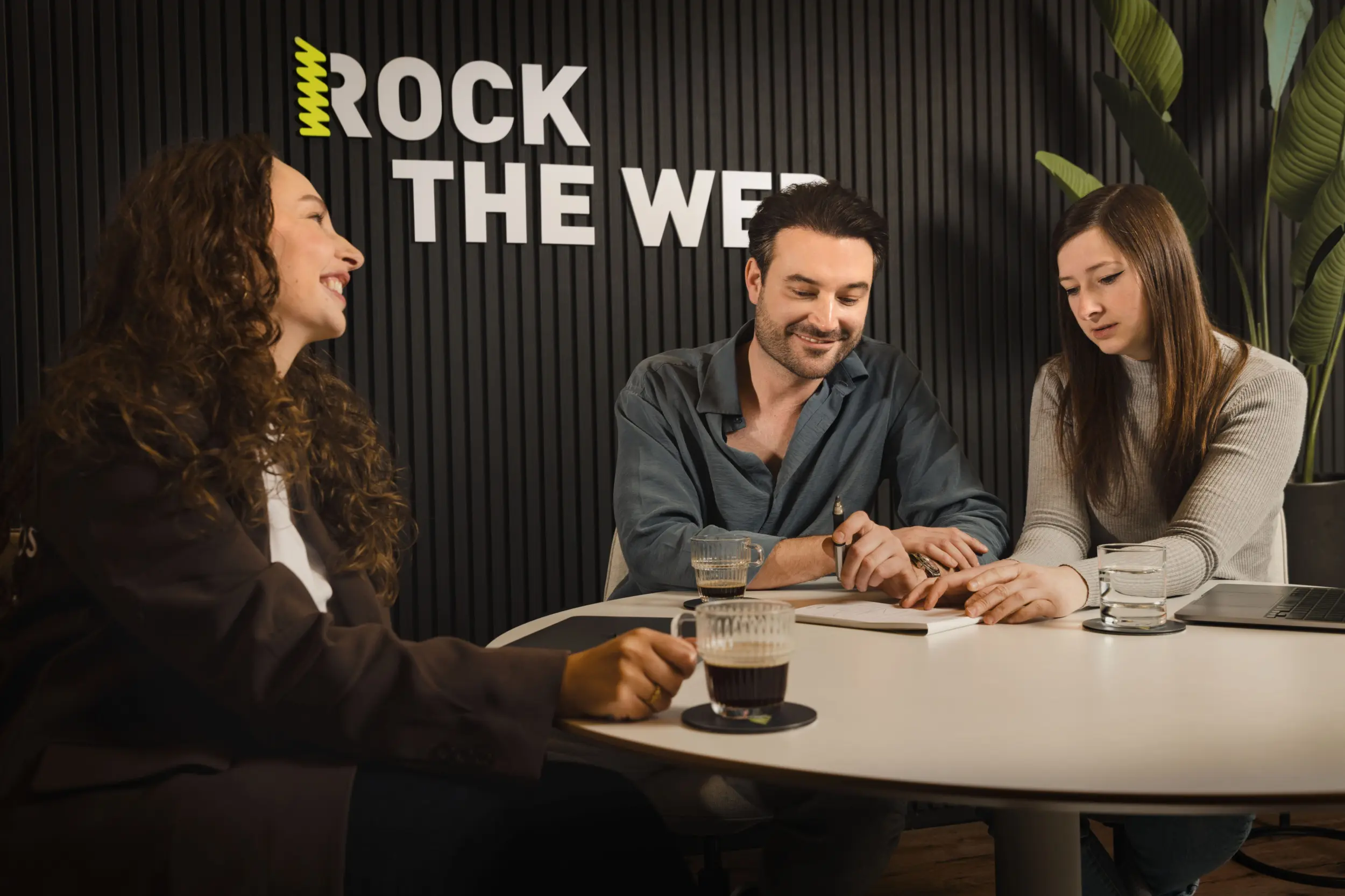 team van rock the web in gesprek